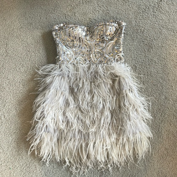 Strapless dress-sequins and Ostrich feathers - Picture 1 of 5